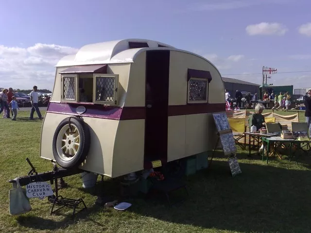 vintage_caravan-geograph