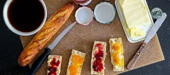 640px-petit_dejeuner_francais.jp